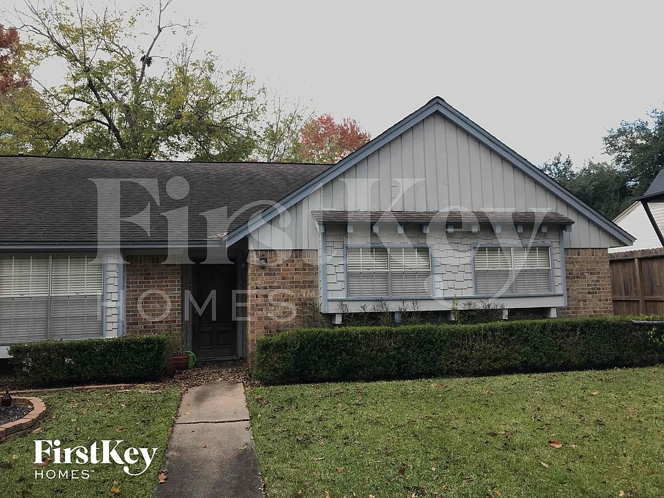 1st image of 222 Magic Oaks Dr