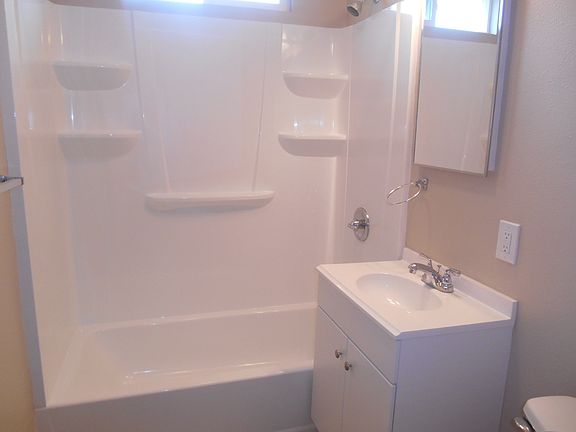 3rd image of 1415 1/2 W 227th St