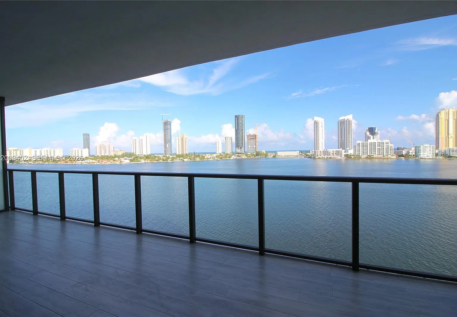 Prive Condo — Photo 2
