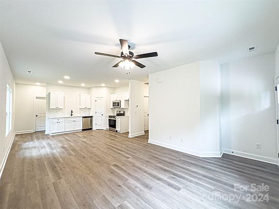 5th image of 2520 Milton Ave
