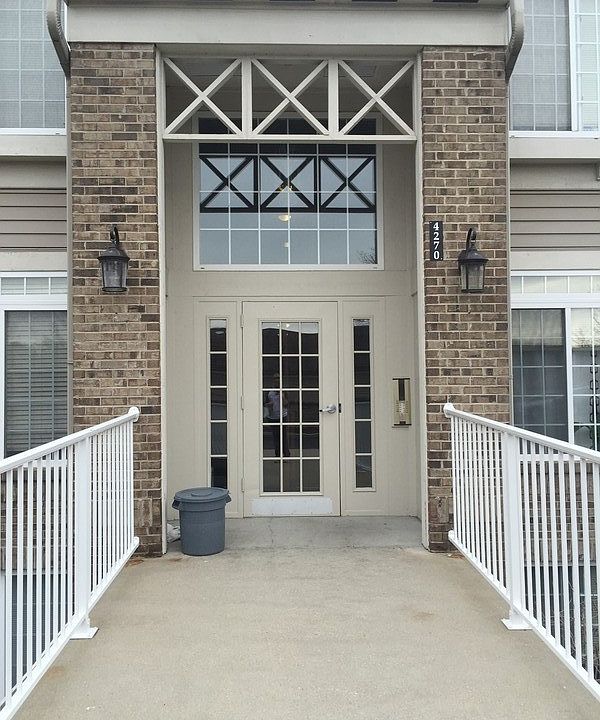 Front locked entrance : Secure entrance into building with intercom access.
