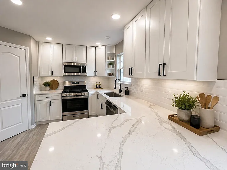 9016 Lake Largo Dr — Photo 3