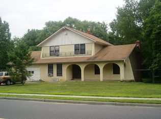 46 Candlewood Rd, Bay Shore, NY 11706