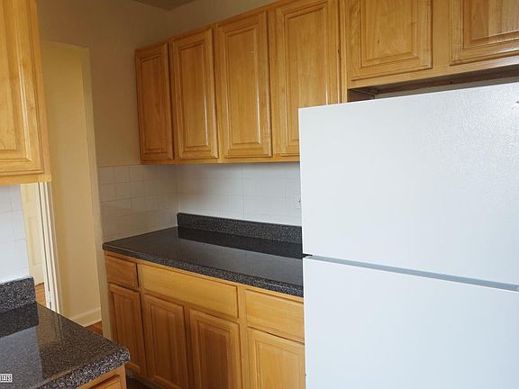 4th image of 8929 163rd St APT 6E