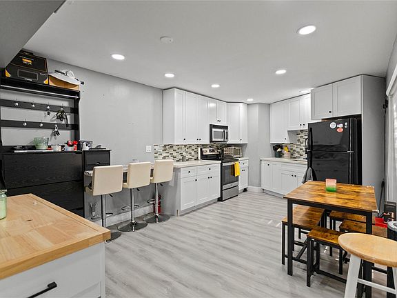 4th image of 22940 Oxford Pl APT C