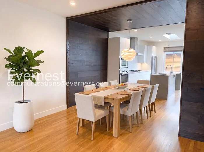 209 Robinson Square Aly — Photo 4