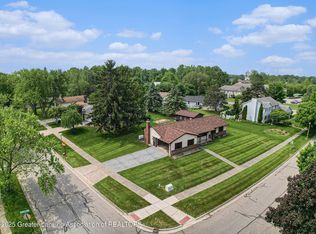 803 Searles Estate Dr, Saint Johns, MI