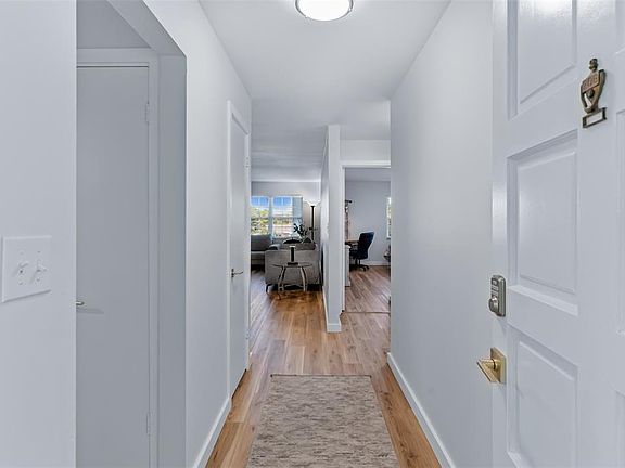 4th image of 701 Poinsettia Rd APT 208
