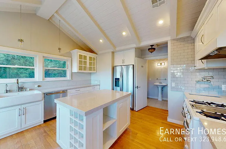 2256 Ewing St — Photo 10