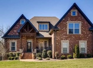 1071 Luxborough Dr, Hendersonville, TN 37075