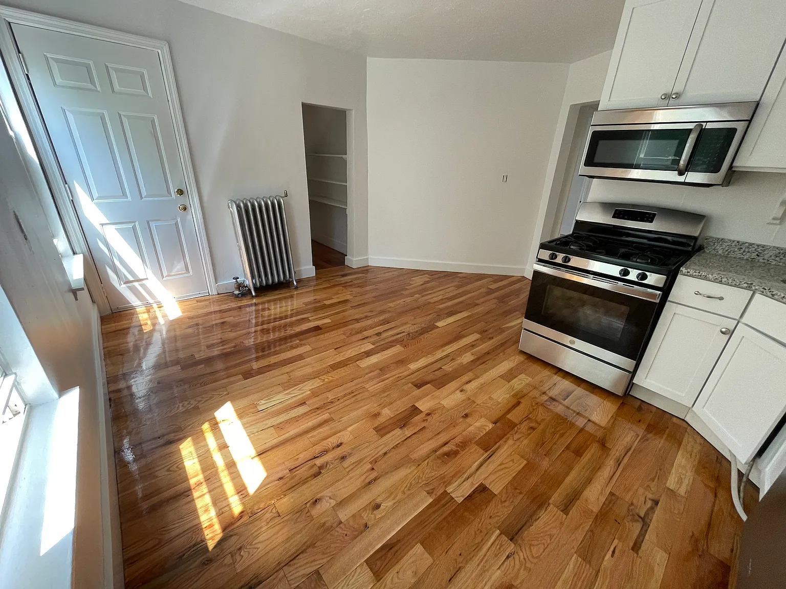 3 bed, 9999 sqft, $3,300 — Photo 3