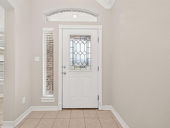 5th image of 127 Monterrey Rd W