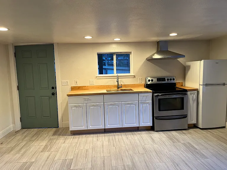 14981 Foothill Blvd #B — Photo 6