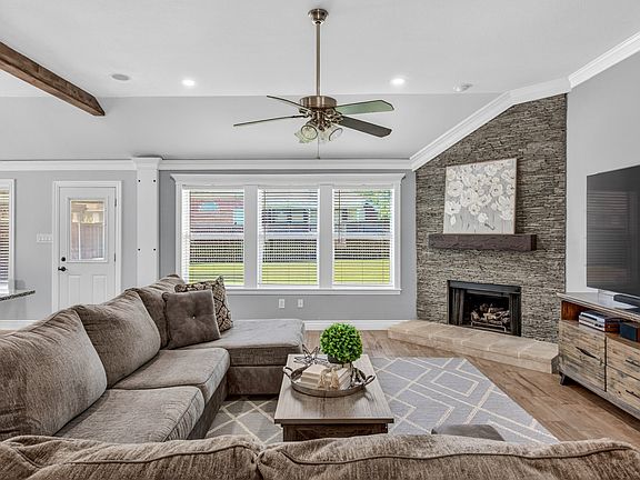 4th image of 2217 Geneva Cir
