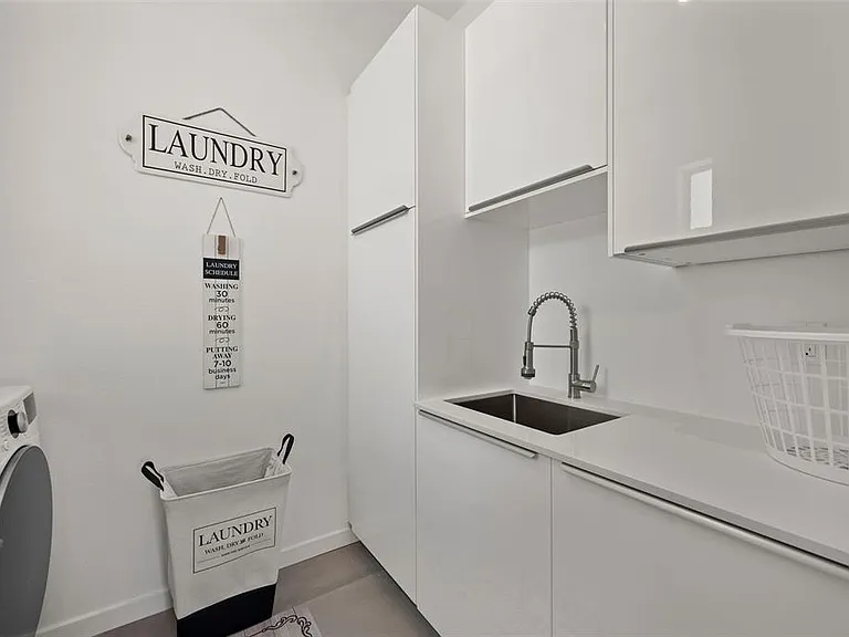 2365 Waldemere St — Photo 32