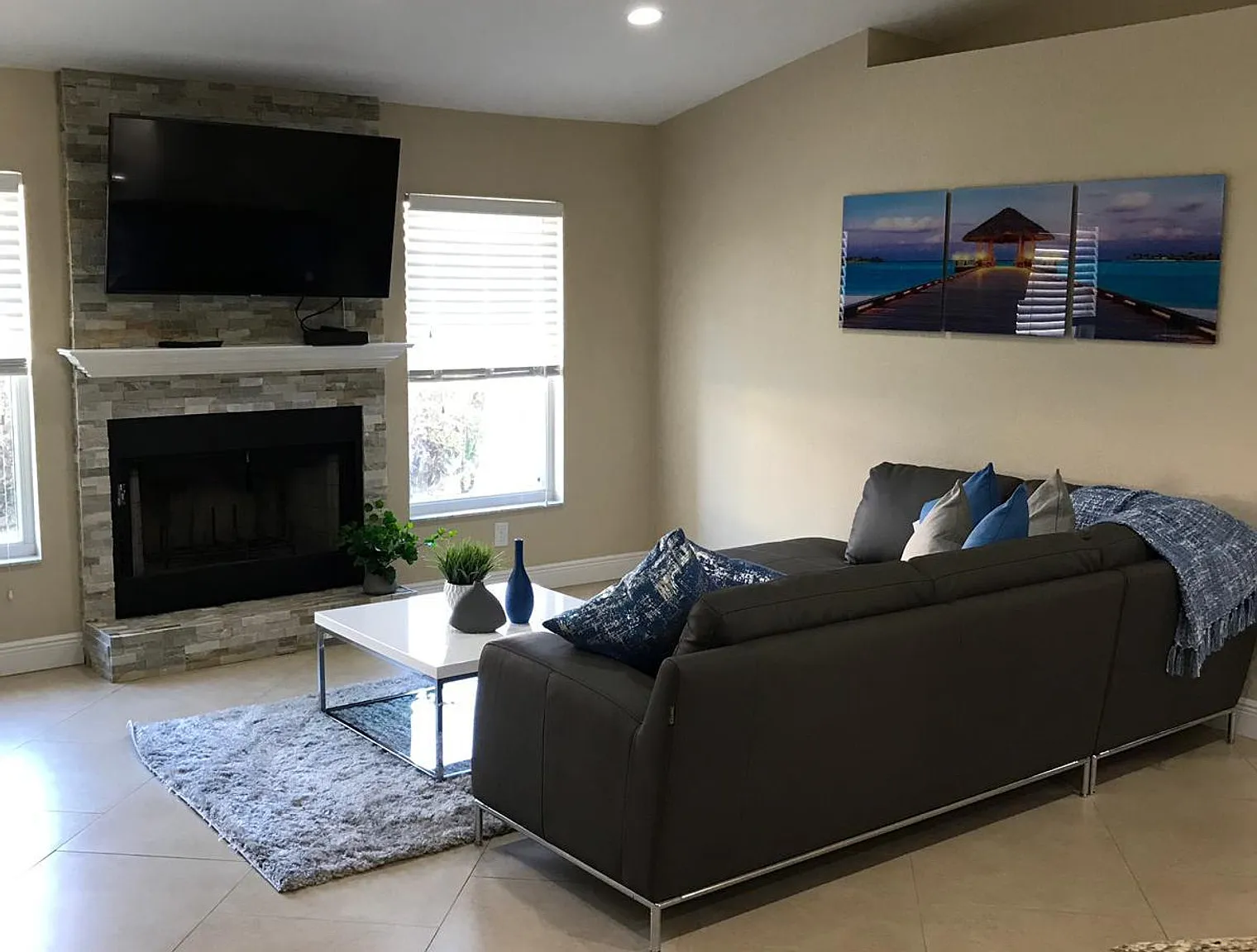 4 bed, 2.0 bath, 2142 sqft, $4,560 — Photo 3