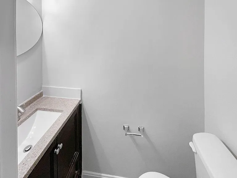 2541 Markham Ln — Photo 2