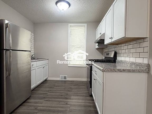 3rd image of 792 Edmund Ave W #1