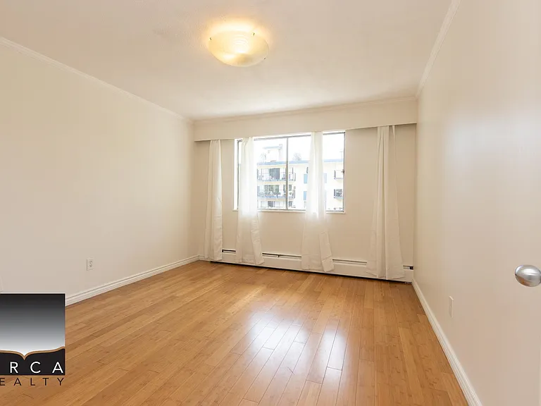 140 E 20th St #9 — Photo 15