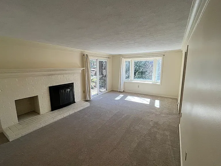 18 Crawford Ln — Photo 9