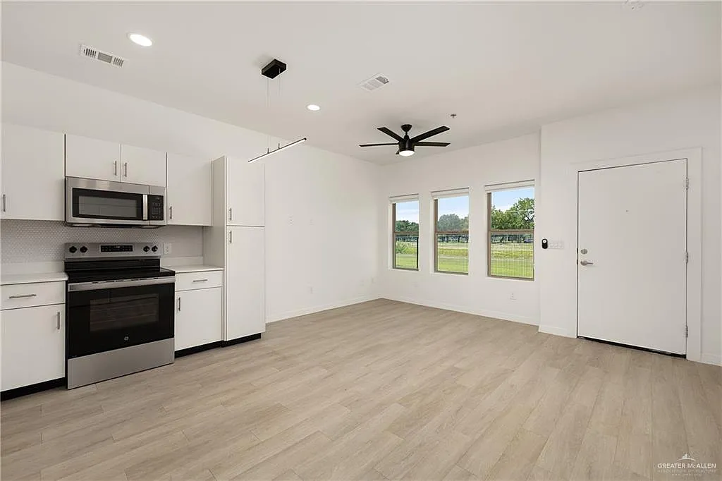 3 bed, 2.0 bath, $1,775 — Photo 3