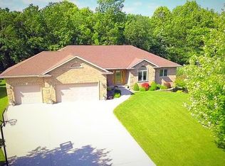 3173 Eclipse Dr, Green Bay, WI 54311