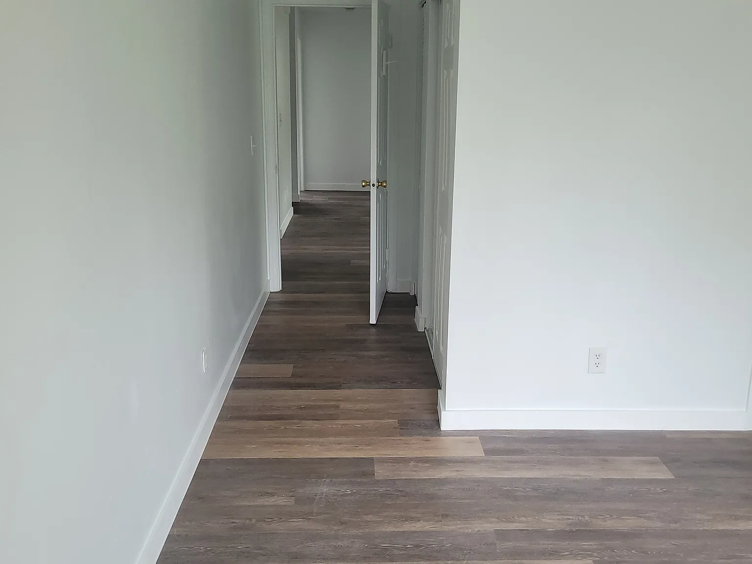 3 bed, 840 sqft, $2,400 — Photo 2