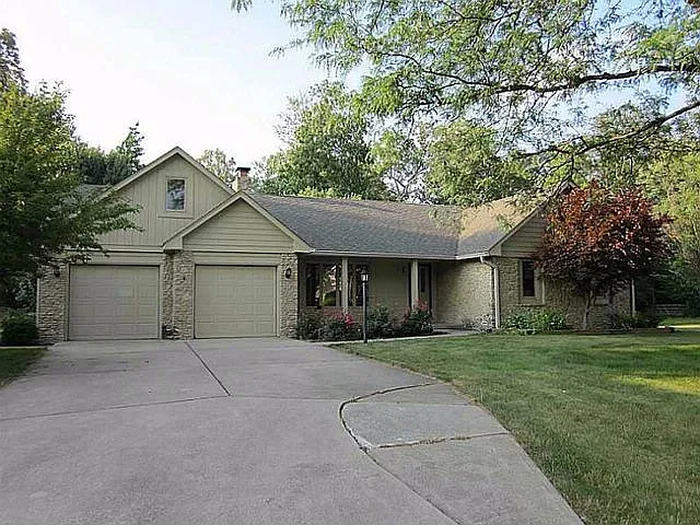 8240 Hummingbird Ct photo 1