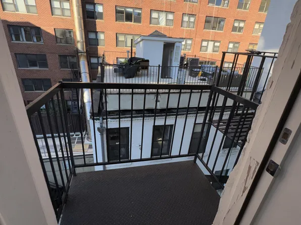 213 East 26th Street image 1 of 7
