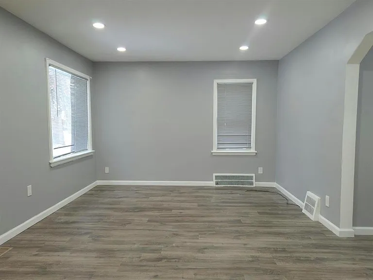 8254 Sussex St — Photo 14