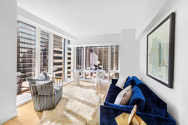 Sold by LL Real Estate Services | media 10