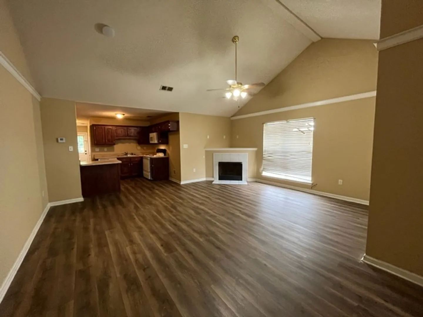 Renovated 2 Bedroom 2 Bath Townhome for Rent! — Photo 2