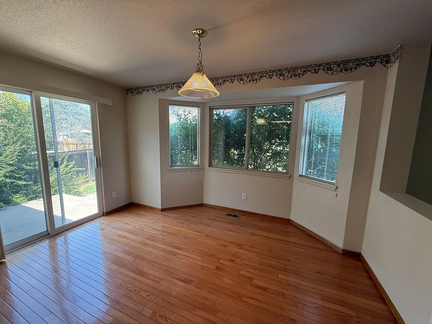 Beautiful 3 Bed, 3 Bath Home in Stetson Hills Prime Location Near Powers Corridor! — Photo 2