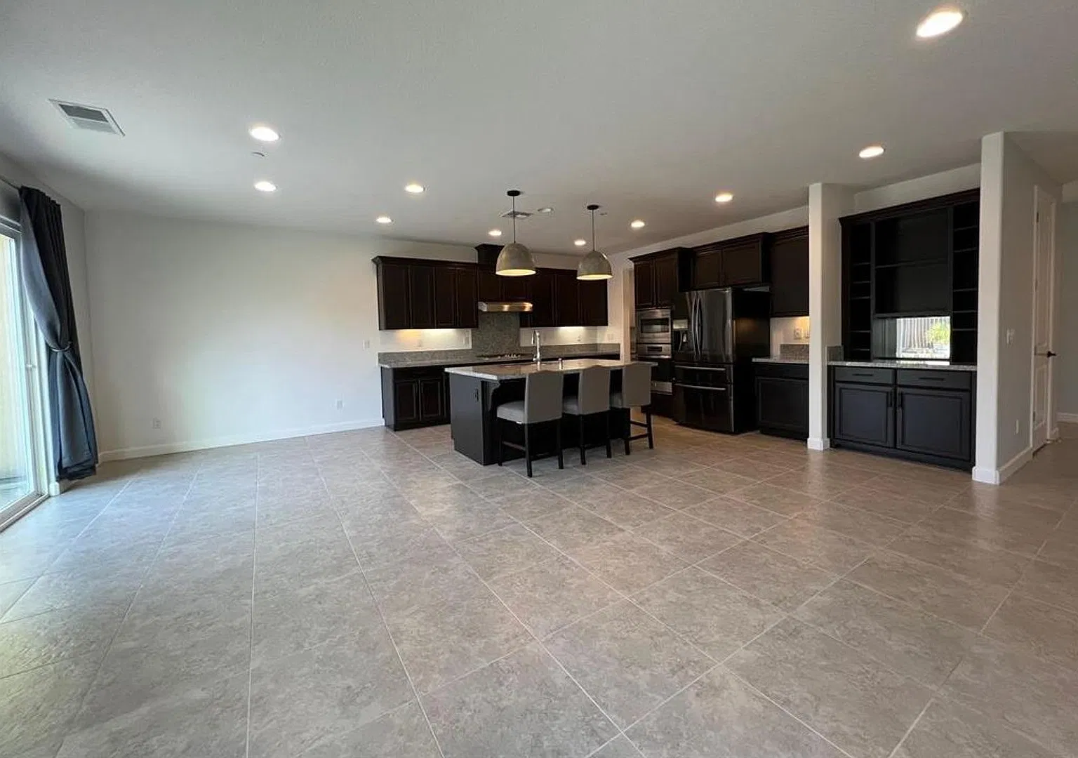 **Coming Soon** Four Bedroom Brentwood Home With Study, Three Car Garage And Solar! — Photo 4