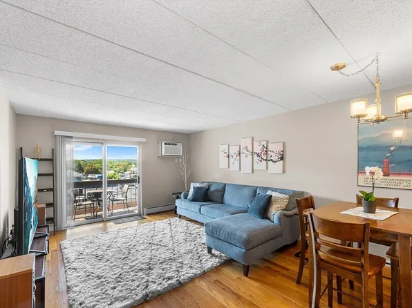 180 Green St APT 303, Melrose, MA 02176