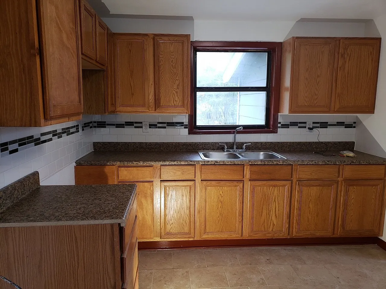 2 bed, 786 sqft, $1,300 — Photo 2