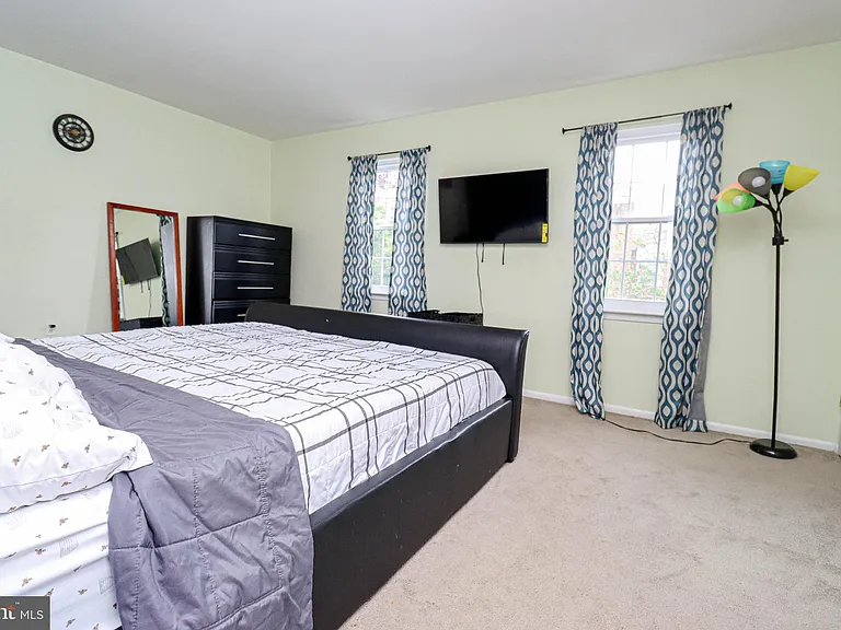 2426 Vineyard Ln — Photo 17