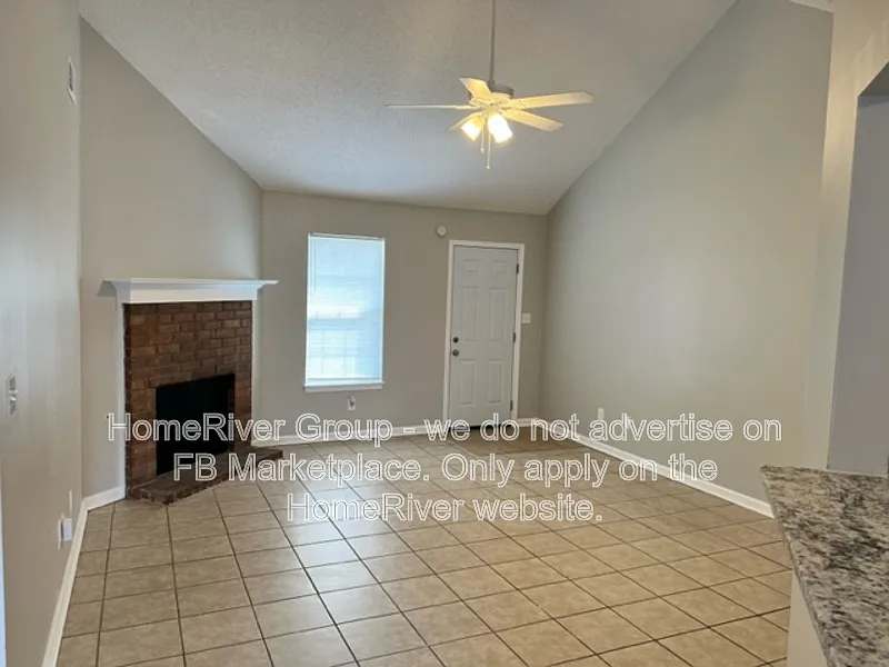 3 bed, 2.0 bath, 1239 sqft, $1,595 — Photo 2