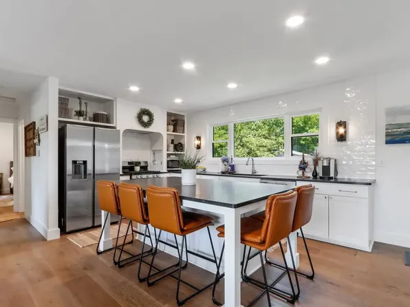 190 Dewey Ave, Fontana, WI 53125