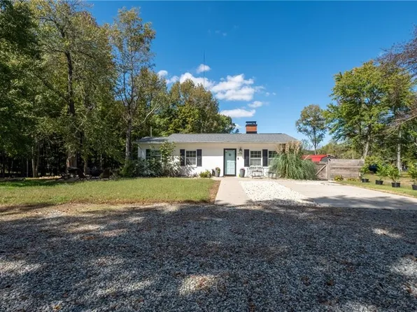 5770 Drake Rd, Greensboro, NC 27406