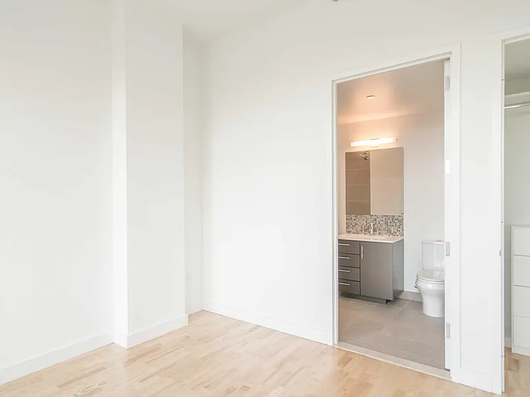500 W 23rd St #2H — Photo 25