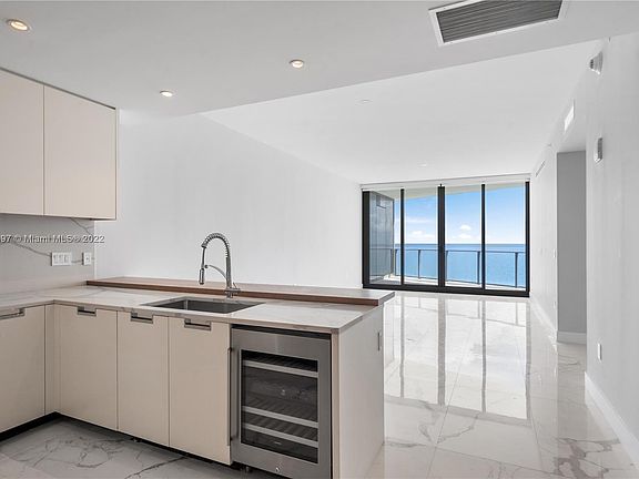 4th image of 15701 Collins Ave #3103