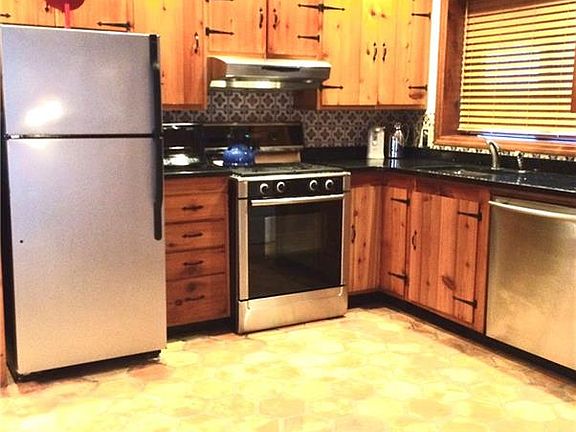 4th image of 69 Hickory Ln