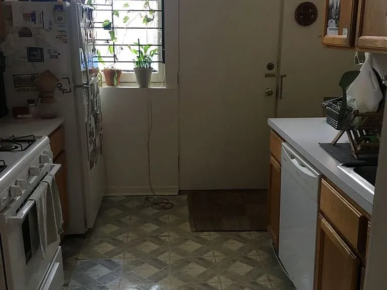 4873 N Talman Ave — Photo 12