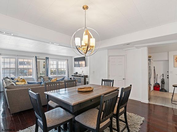 4th image of 112 S Raleigh Ave