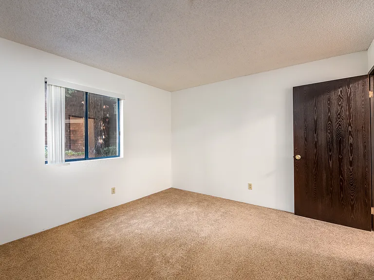 Coddingtown Mall Apartments — Photo 18