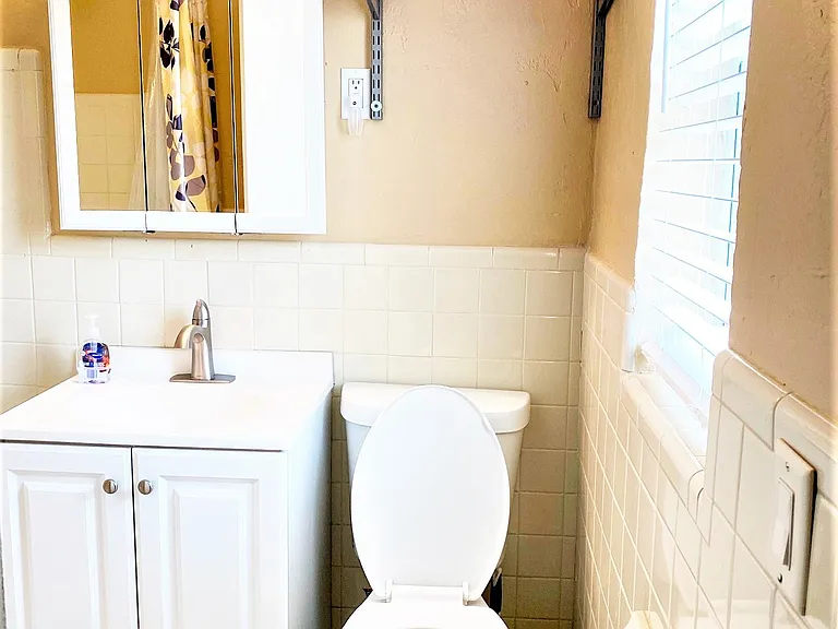 1736 Dewey St #B — Photo 9