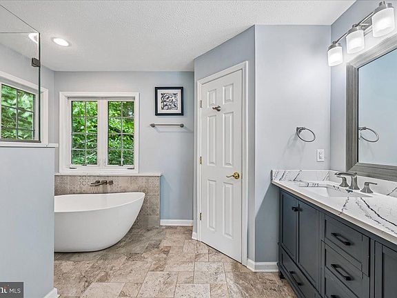 4th image of 16956 Rivers Reach Ln