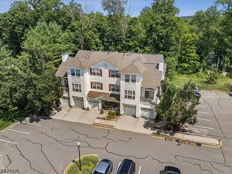 82 Hancock Dr — Photo 38
