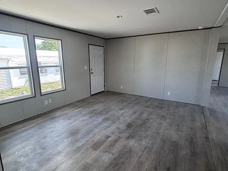 7480 SE Eagle Ave — Photo 4